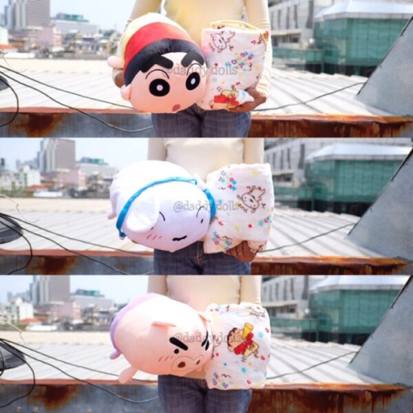 ตุ๊กตา หมอนผ้าห่ม Shinchan ชินจัง & Shiro ชิโร่ & Buriburizaemon ทรงกระบอก 15นิ้ว (100x150cm)