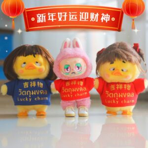 PLAYPERDOLL ชุดตุ๊กตา Labubu macaron เสื้อยืดตุ๊กตา Upsetduck สกรีนลายวัตถุมงคล สินค้าผลิตเองพร้อมจัดส่งในไทย